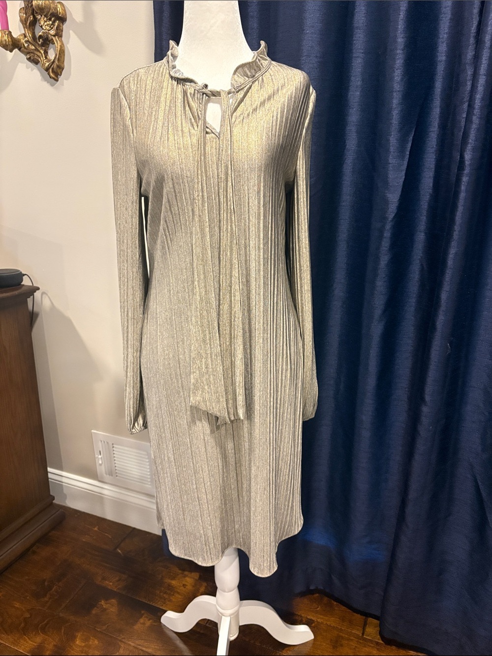 Metallic gold Long-Sleeve Tie-Neck Dress. DKNY NWT size 6